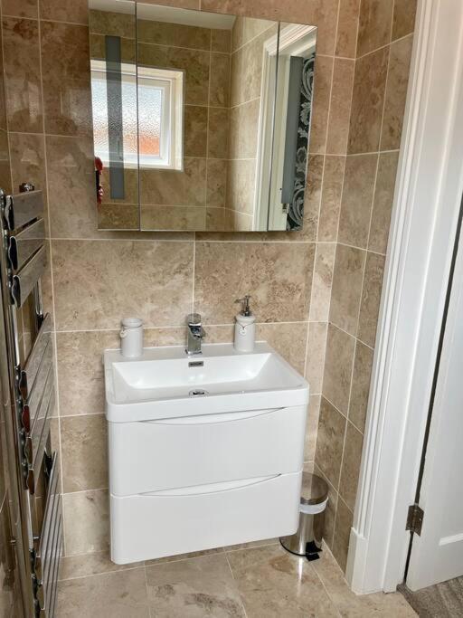 Modern 2 Bed Flat W Parking, Dog Friendly, Central بورنماوث المظهر الخارجي الصورة