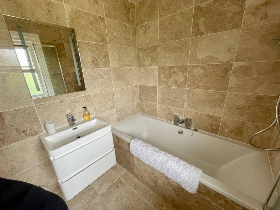 Modern 2 Bed Flat W Parking, Dog Friendly, Central بورنماوث المظهر الخارجي الصورة