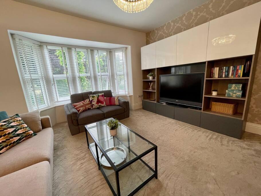 Modern 2 Bed Flat W Parking, Dog Friendly, Central بورنماوث المظهر الخارجي الصورة